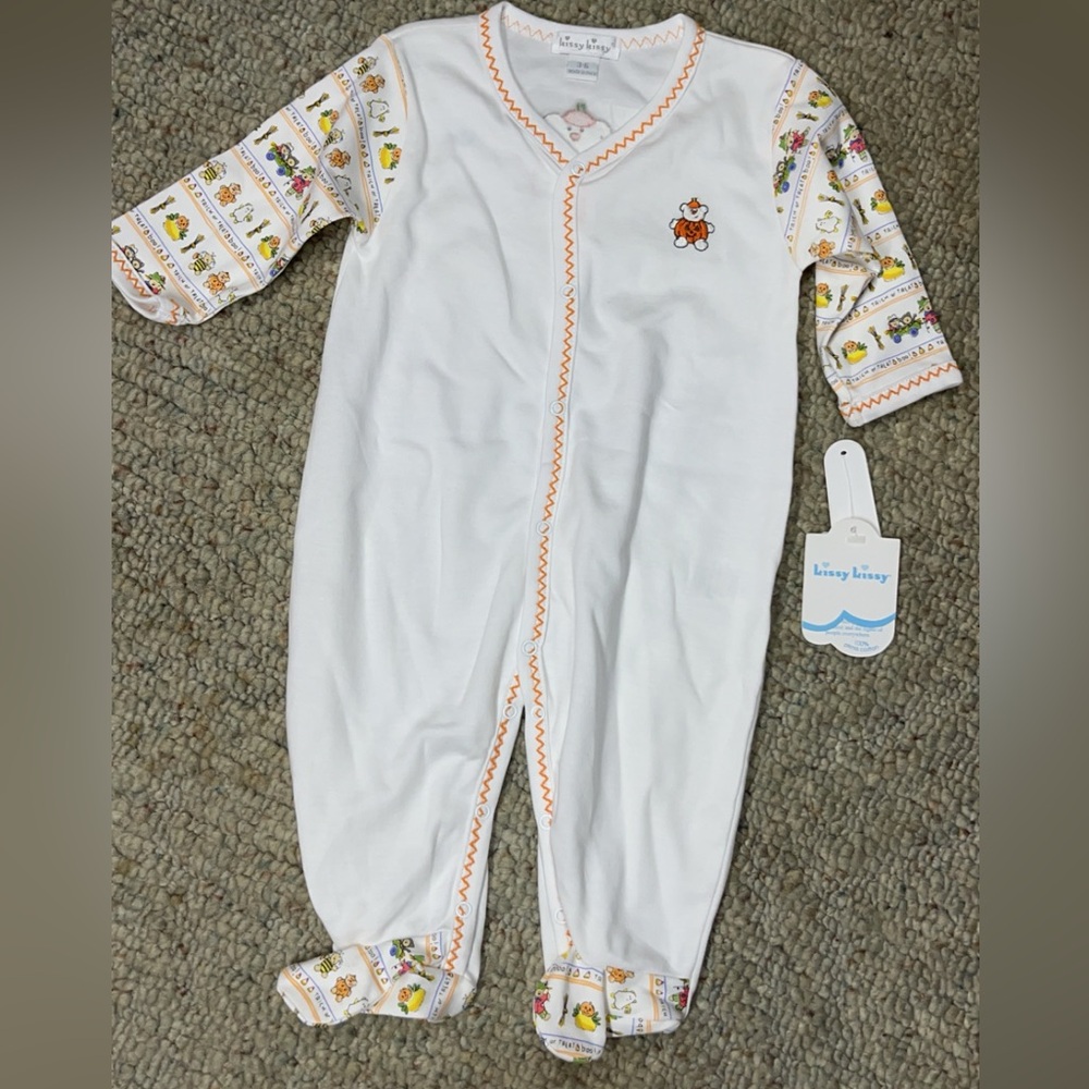 New kissy kissy Halloween footie